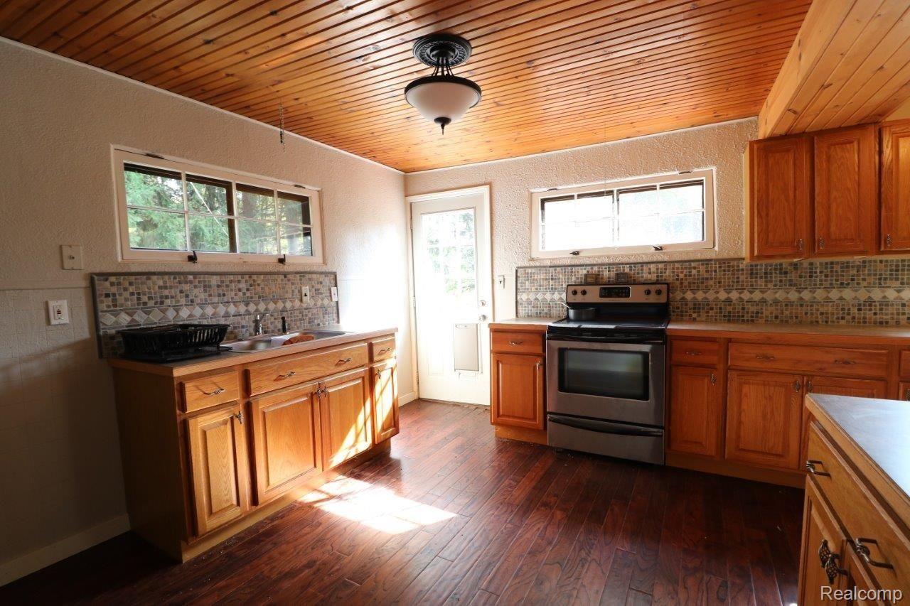 7070 Roach Road Lexington, MI 48450 - Photo 10 of 18 IMG_0536.jpg