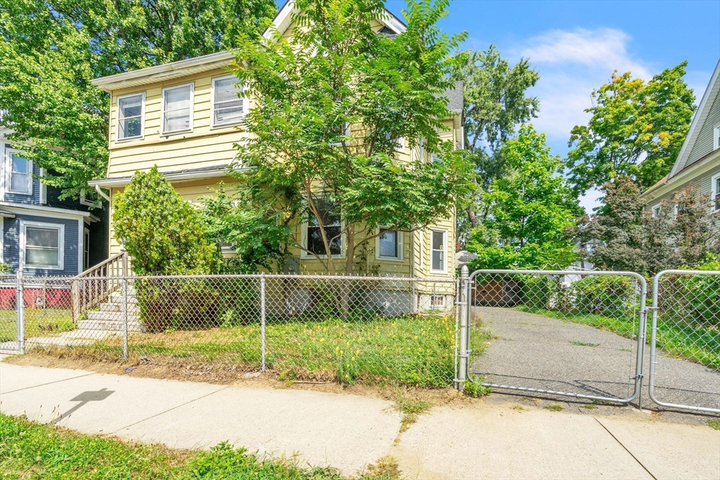 55 Mapledell Street Springfield, MA 01109 - Photo 3 of 42 Gallery Image 3