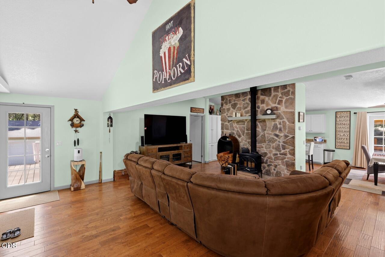 4300 Pleasant Creek Road Rogue River, OR 97537 - Photo 12 of 78