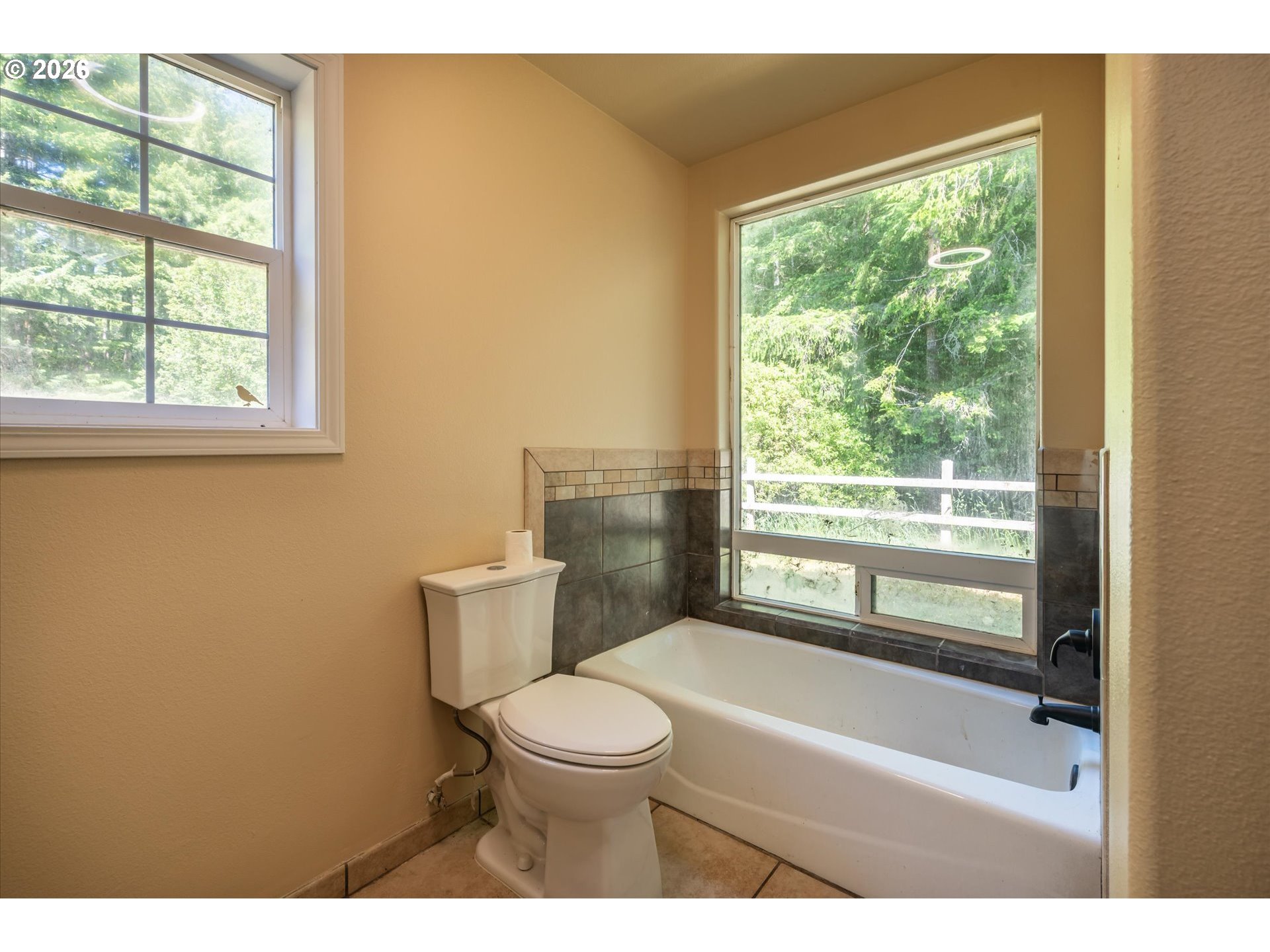 93845 Upper Loop Lane Coos Bay, OR 97420 - Photo 13 of 48 Owner's Suite Bathroom