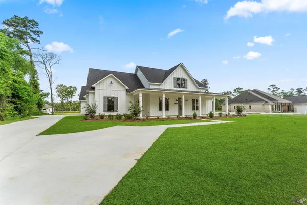 $779,900 | 9053 Hillon Hood Road, Denham Springs, LA 70726