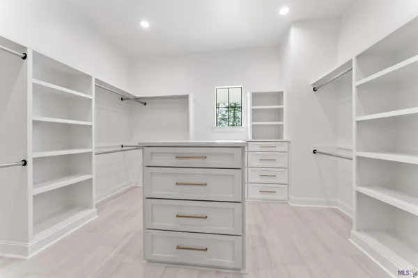 $779,900 | 9053 Hillon Hood Road, Denham Springs, LA 70726