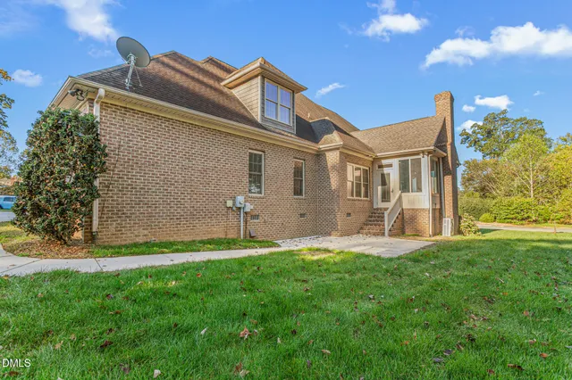a view of a house with a yard and garage