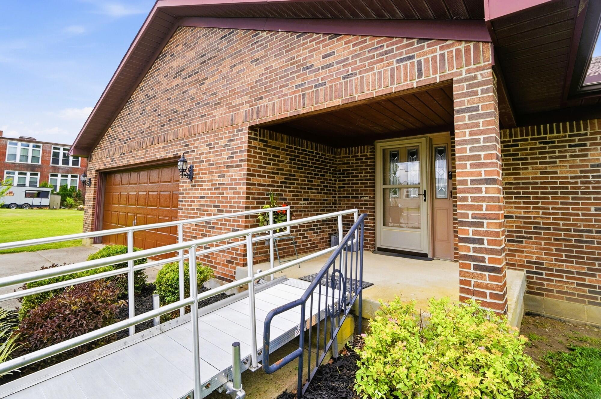 4045 Dialton Road Springfield, OH 45502 - Photo 8 of 60 004