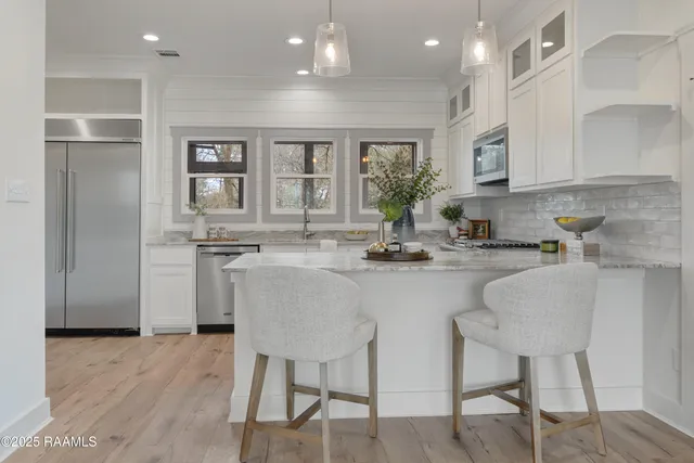 $374,900 | 601 Marie Antoinette Street, Lafayette, LA 70506