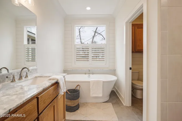 $374,900 | 601 Marie Antoinette Street, Lafayette, LA 70506