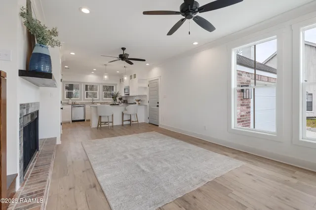 $374,900 | 601 Marie Antoinette Street, Lafayette, LA 70506