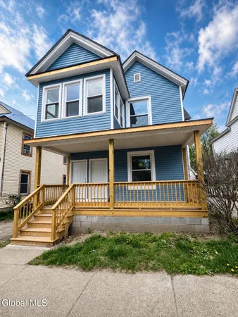 $1,600 | 62 Glen Avenue, Unit 2 UPSTAIRS, Amsterdam, NY 12010