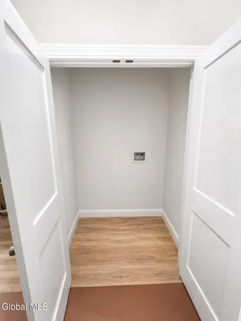 $1,600 | 62 Glen Avenue, Unit 2 UPSTAIRS, Amsterdam, NY 12010