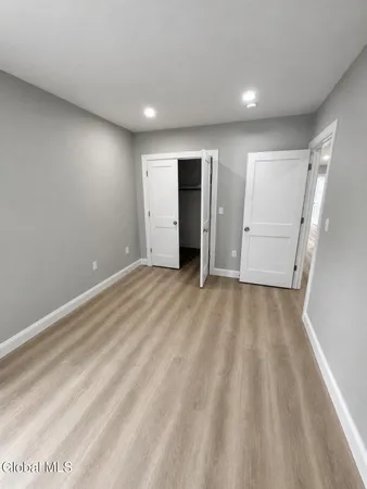 $1,600 | 62 Glen Avenue, Unit 2 UPSTAIRS, Amsterdam, NY 12010
