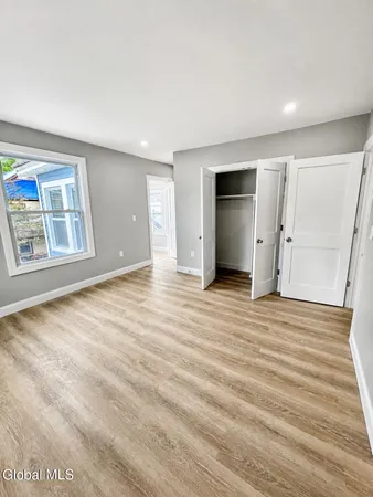 $1,600 | 62 Glen Avenue, Unit 2 UPSTAIRS, Amsterdam, NY 12010