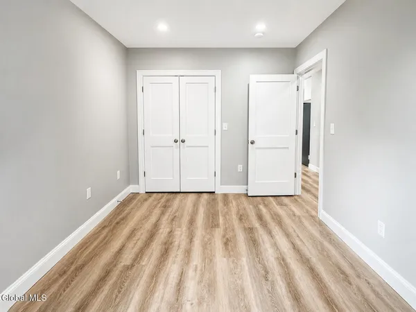 $1,600 | 62 Glen Avenue, Unit 2 UPSTAIRS, Amsterdam, NY 12010