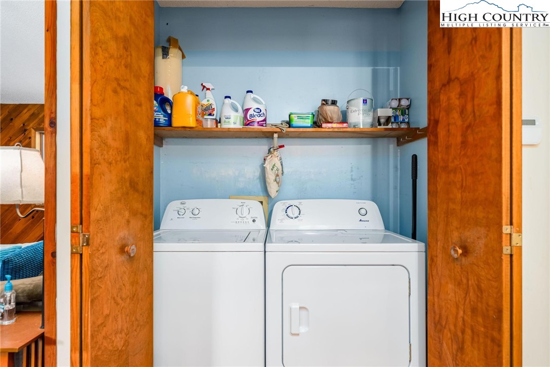 424 Poga Road Butler, TN 37640 - Photo 20 of 40 a utility room with dryer and washer