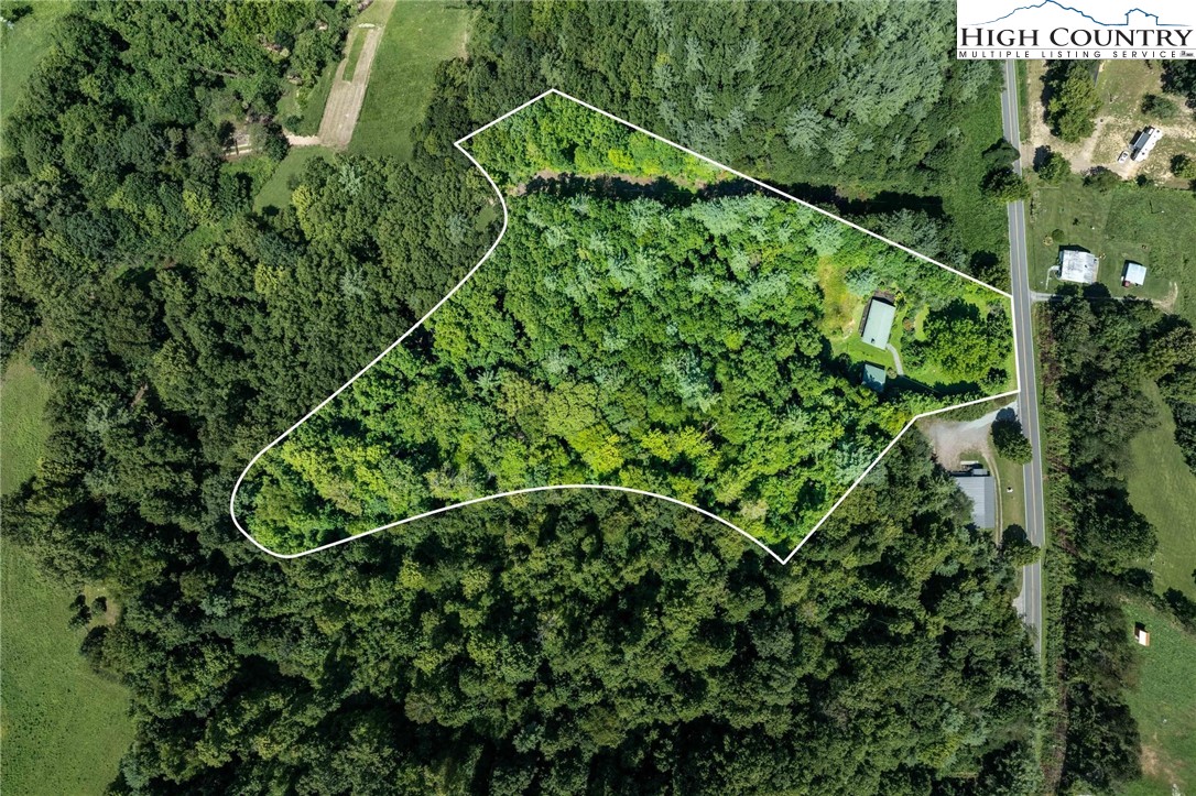 424 Poga Road Butler, TN 37640 - Photo 31 of 40 a backyard of a house with lots of green space