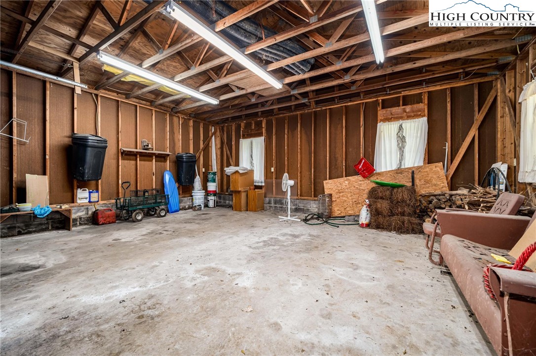 424 Poga Road Butler, TN 37640 - Photo 39 of 40 a view of a room with gym equipment