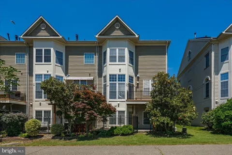 $1,200,000 | 5139 Brawner Place, Alexandria, VA 22304