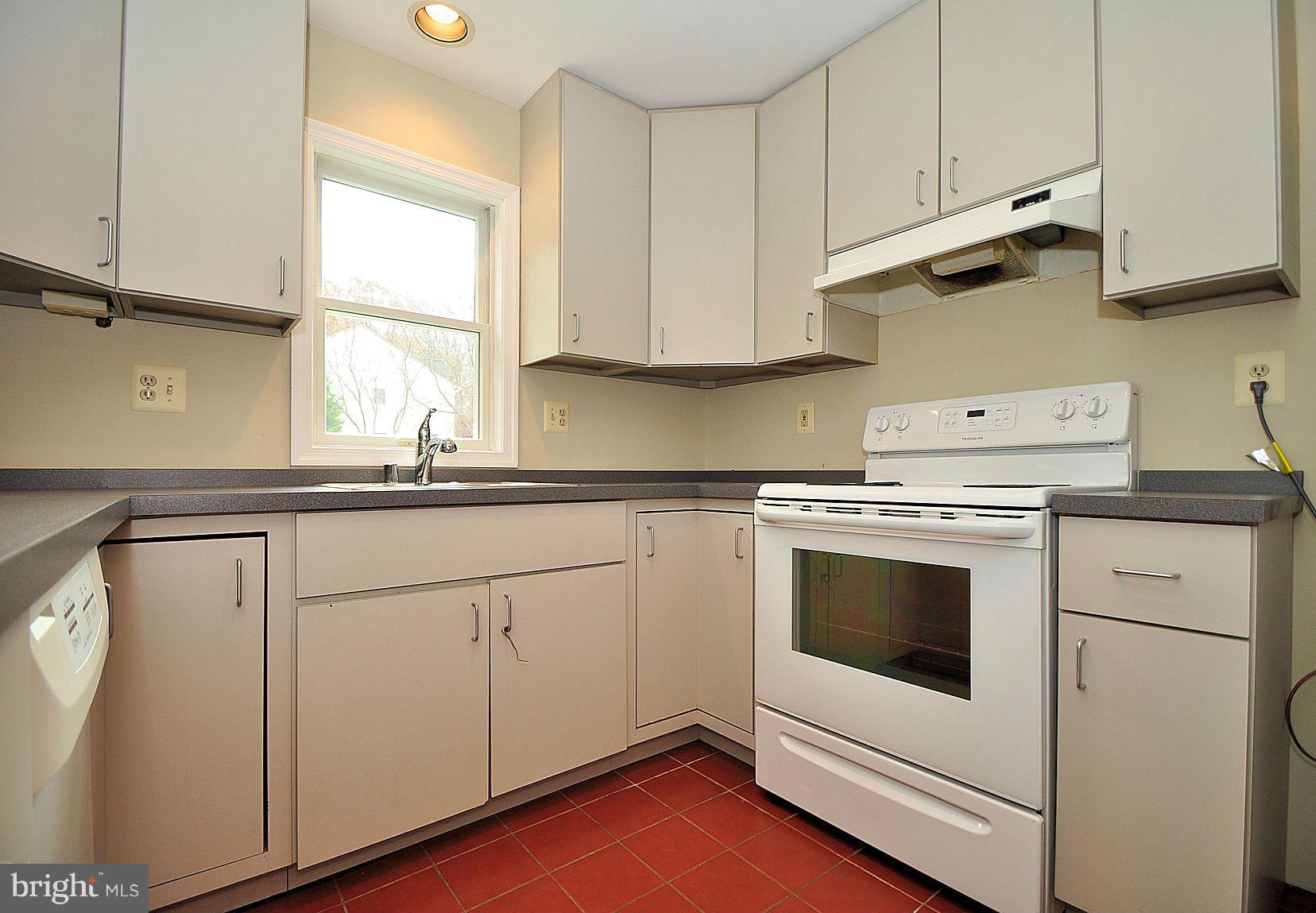 2711 Dunleer Road Ellicott City, MD 21042 - Photo 25 of 30 Basement kitchen