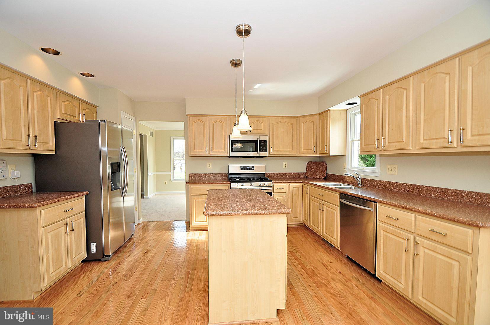 2711 Dunleer Road Ellicott City, MD 21042 - Photo 5 of 30 Kitchen w Corian counters