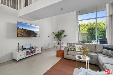 $1,349,000 | 7917 Willoughby Avenue, Unit 2, Los Angeles, CA 90046