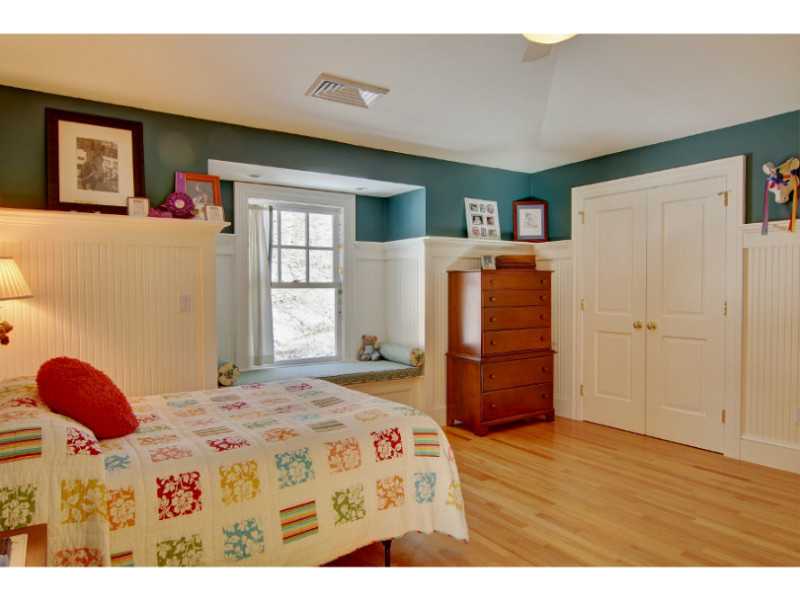 30 Angell Court Warwick, RI 02889 - Photo 18 of 25 Bedroom.