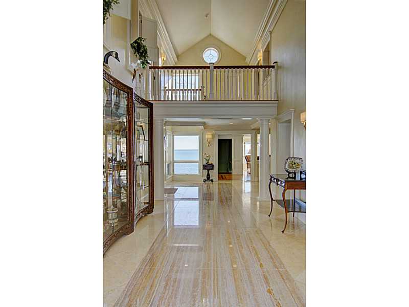 30 Angell Court Warwick, RI 02889 - Photo 2 of 25 Entry.