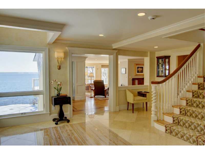 30 Angell Court Warwick, RI 02889 - Photo 3 of 25 Entry.