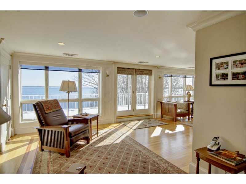 30 Angell Court Warwick, RI 02889 - Photo 4 of 25 Living Room.