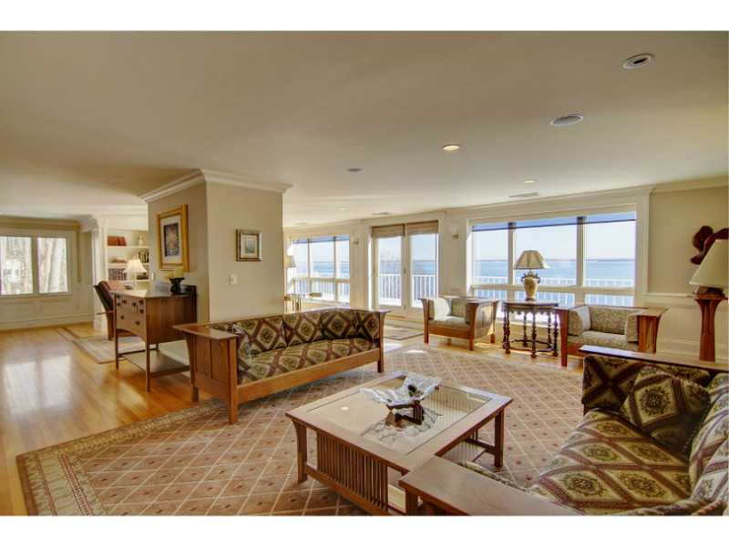 30 Angell Court Warwick, RI 02889 - Photo 6 of 25 Living Room.