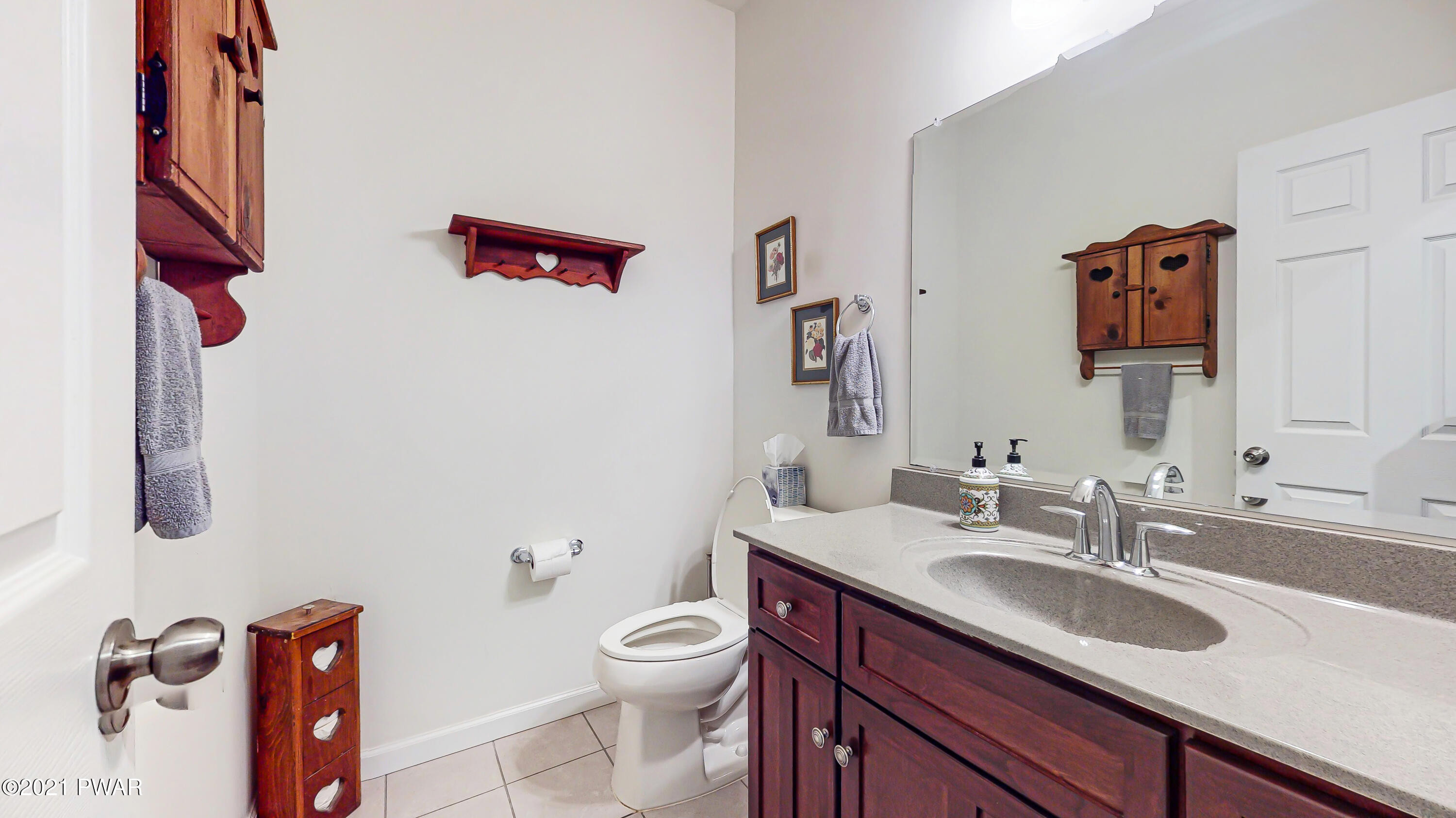 388 Park Road Dingmans Ferry, PA 18328 - Photo 12 of 84 Feature Photo: Main Bathroom (2)