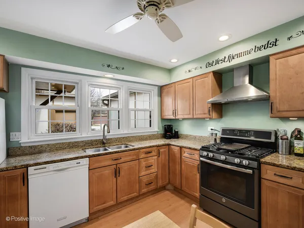 $469,000 | 1150 Oakview Drive, Wheaton, IL 60187