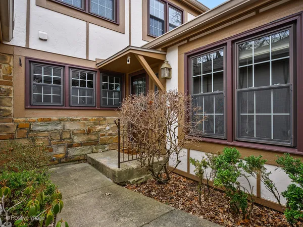 $469,000 | 1150 Oakview Drive, Wheaton, IL 60187