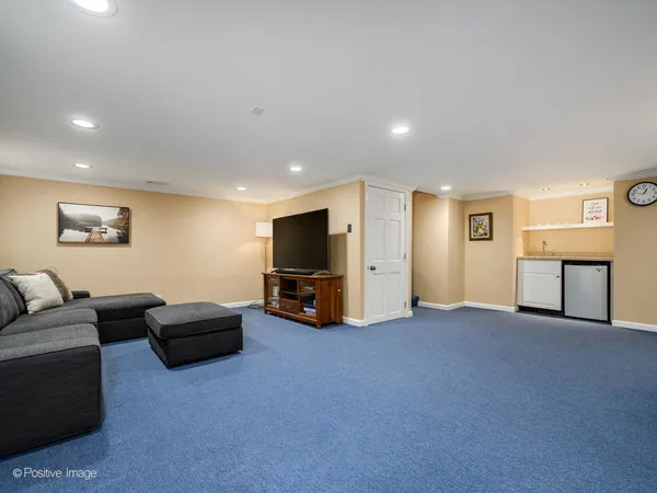 $469,000 | 1150 Oakview Drive, Wheaton, IL 60187