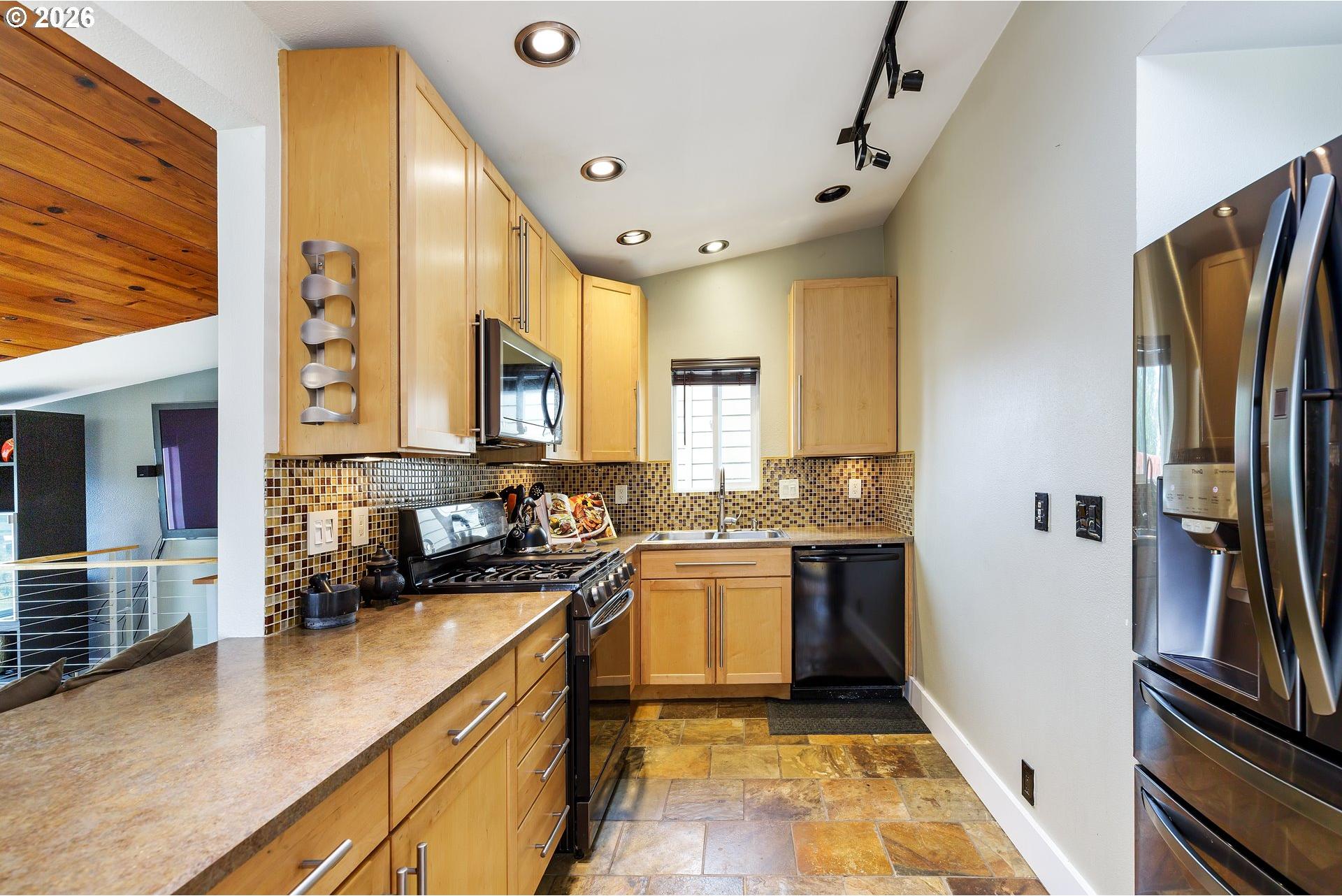 13975 Forsythe Road Oregon City, OR 97045 - Photo 17 of 40 Gallery Image 17