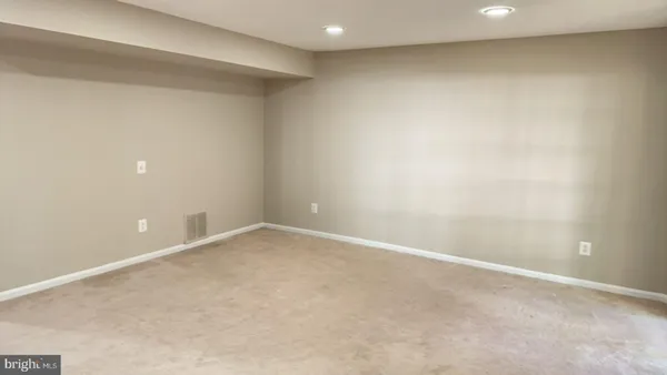 $2,950 | 6504 Medinah Lane, Alexandria, VA 22312
