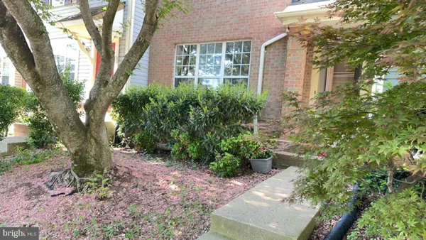 $2,950 | 6504 Medinah Lane, Alexandria, VA 22312
