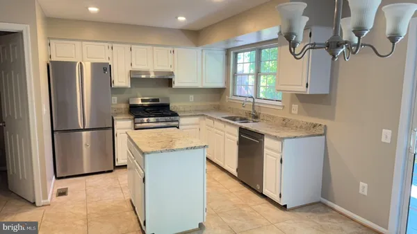 $2,950 | 6504 Medinah Lane, Alexandria, VA 22312