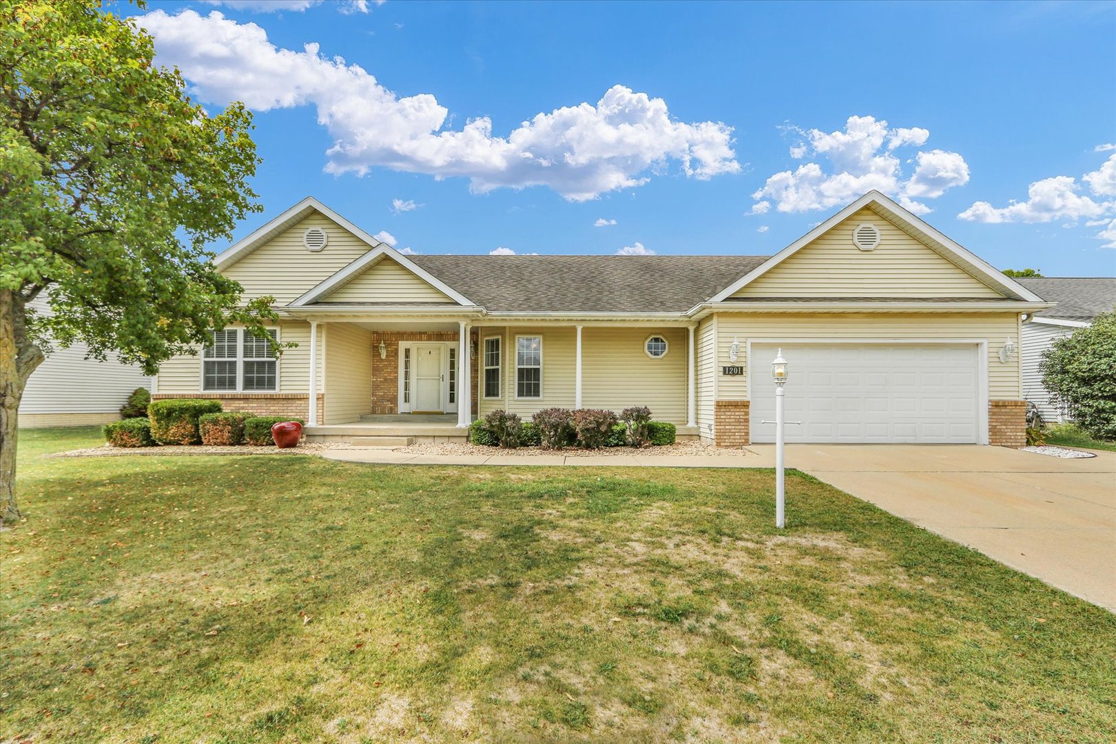 1201 Waters Edge Road Champaign, IL 61822 - Photo 1 of 27 Gallery Image 1