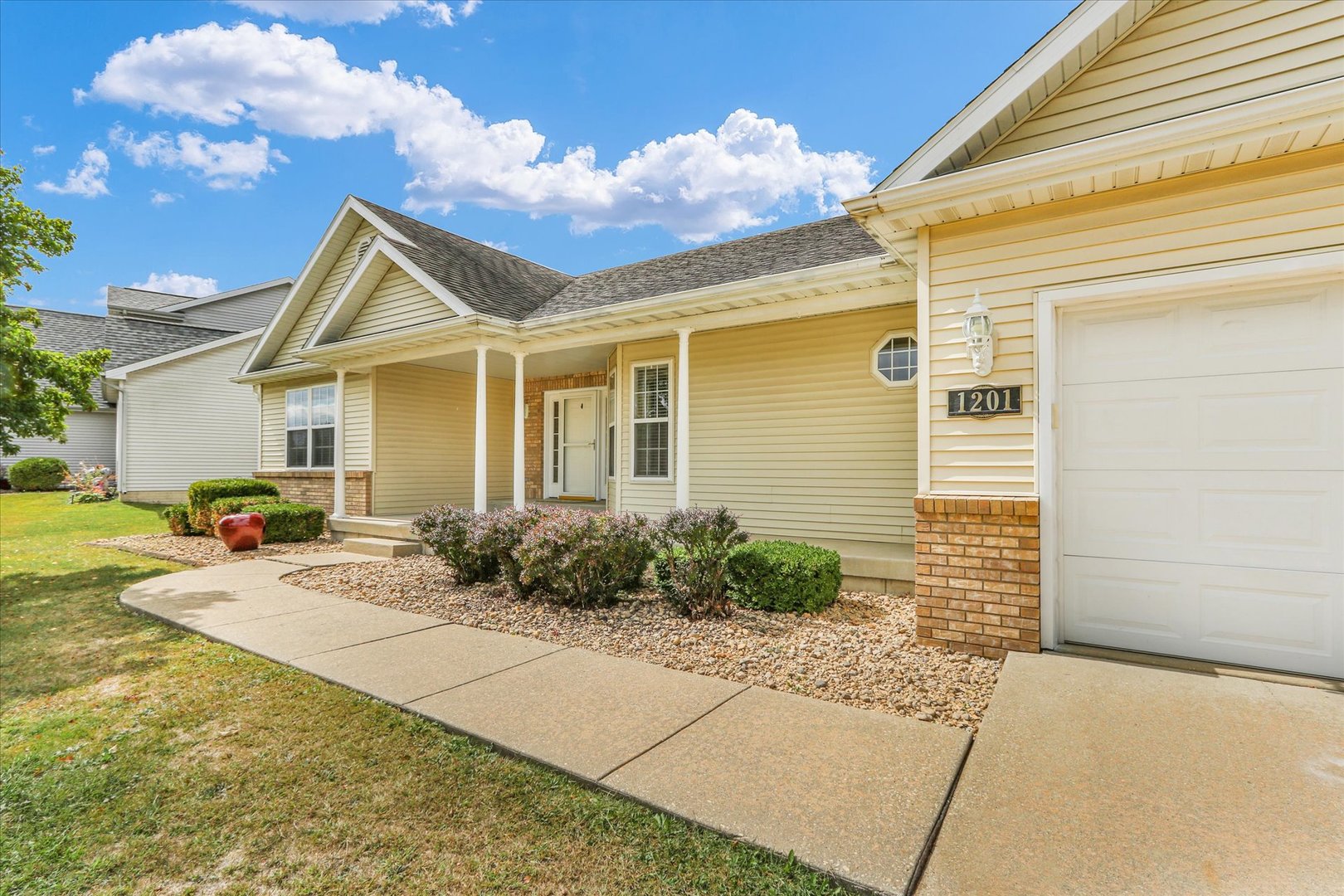 1201 Waters Edge Road Champaign, IL 61822 - Photo 3 of 27 Gallery Image 3
