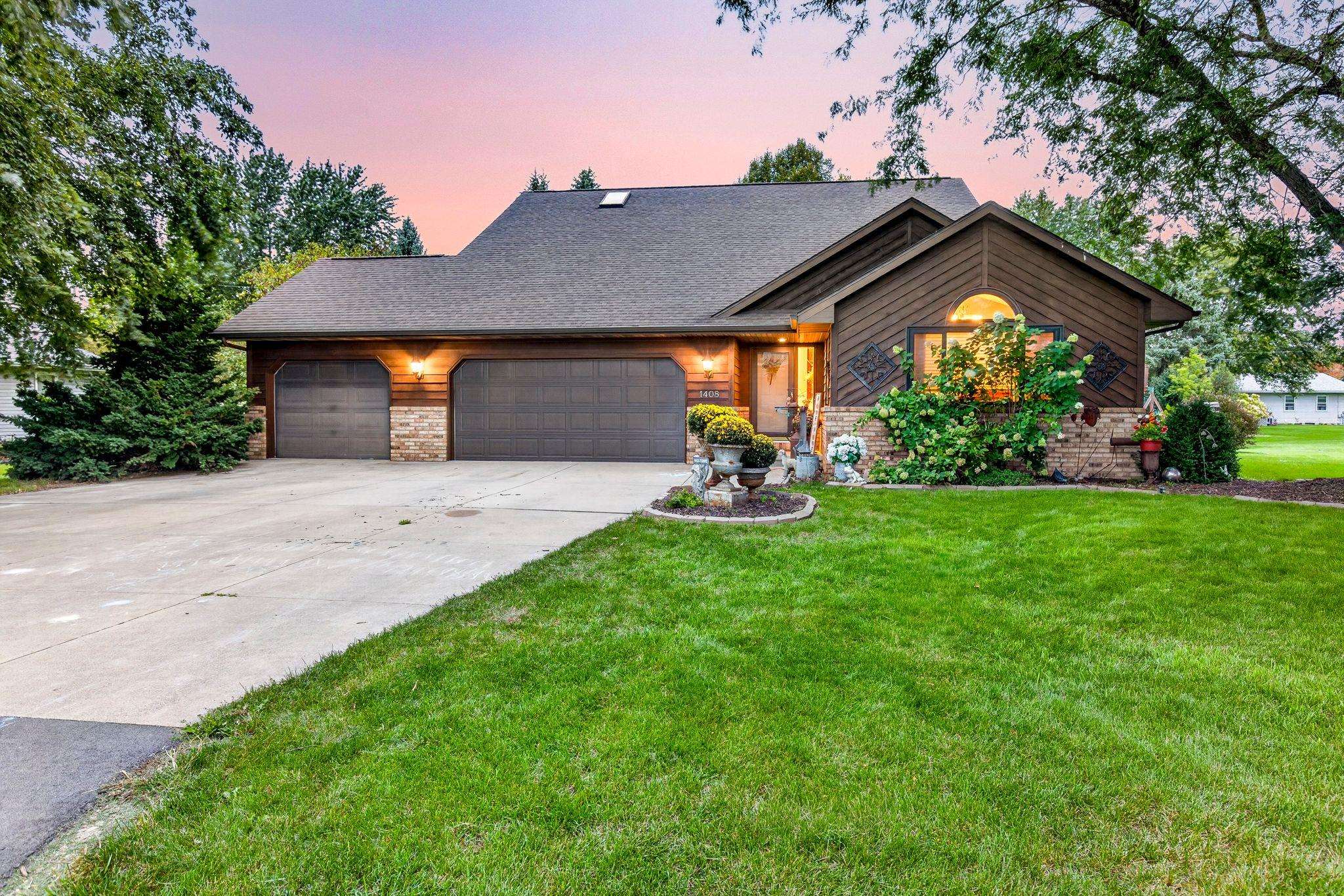 1408 West Seneca Drive Appleton, WI 54914 - Photo 1 of 50 Gallery Image 1