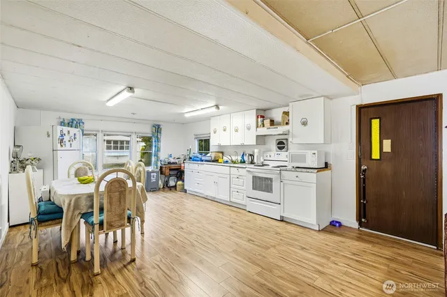 $94,000 | 11330 East Riverside Drive, Unit 25, Bothell, WA 98011