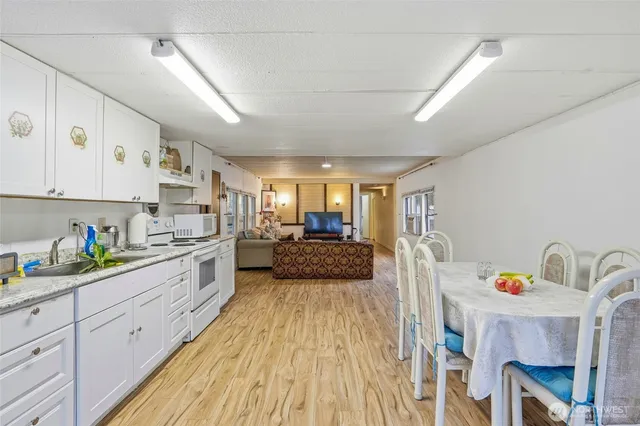 $94,000 | 11330 East Riverside Drive, Unit 25, Bothell, WA 98011