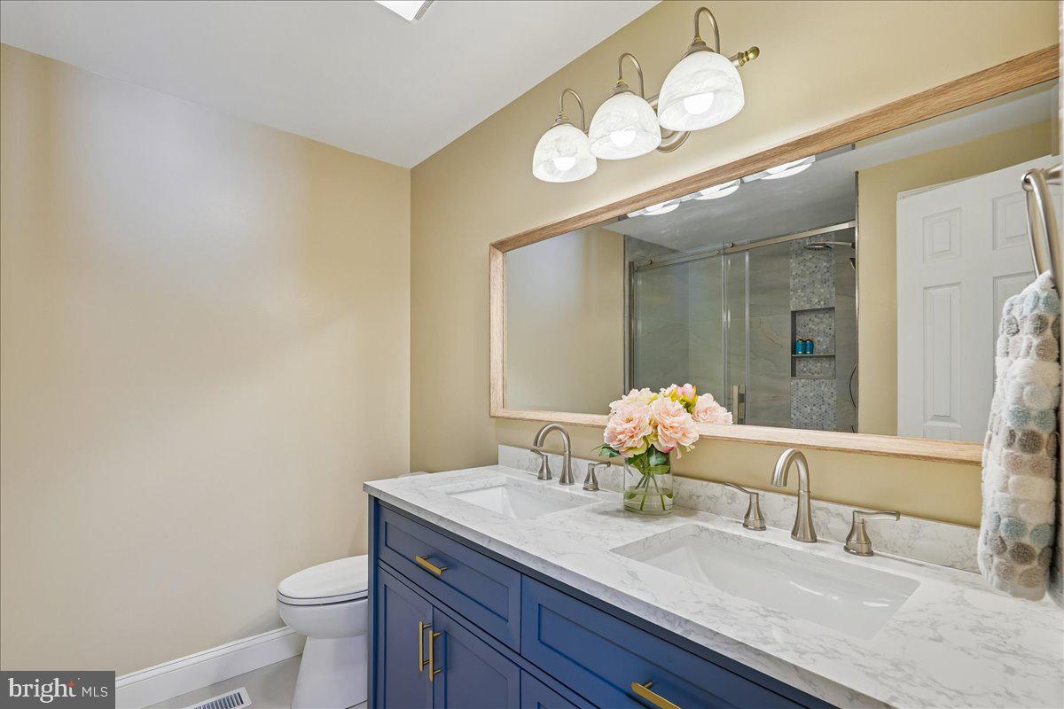 9500 Holsey Road Damascus, MD 20872 - Photo 49 of 82 Hall Bath
