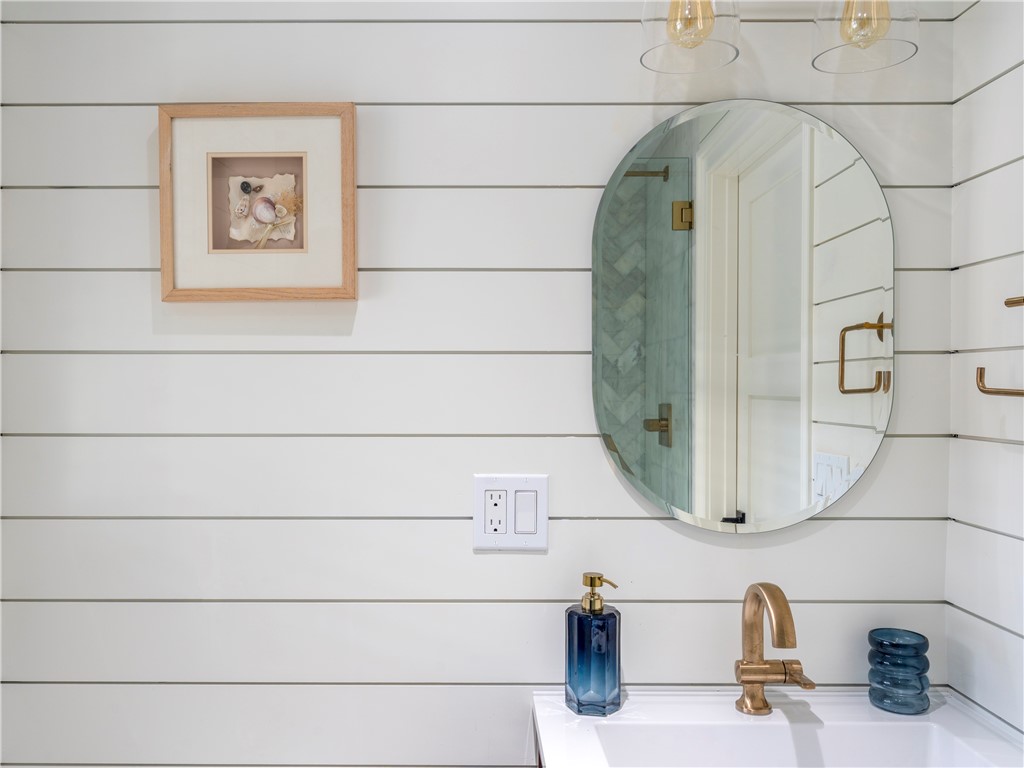 7 Dearborn Street, Unit 2 Newport, RI 02840 - Photo 4 of 14