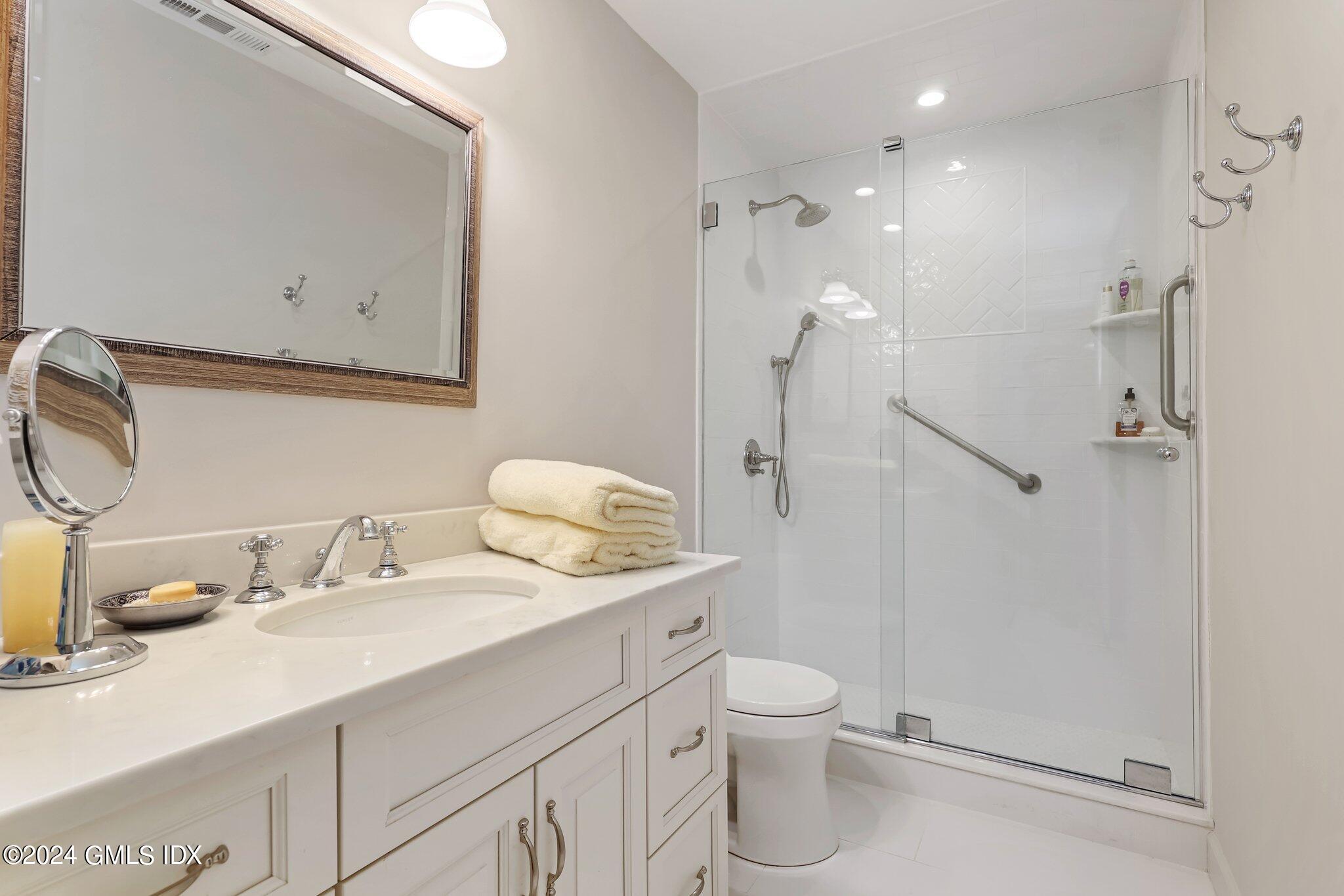 500 River Road, Unit 15 Cos Cob, CT 06807 - Photo 29 of 42 Hall Bathroom