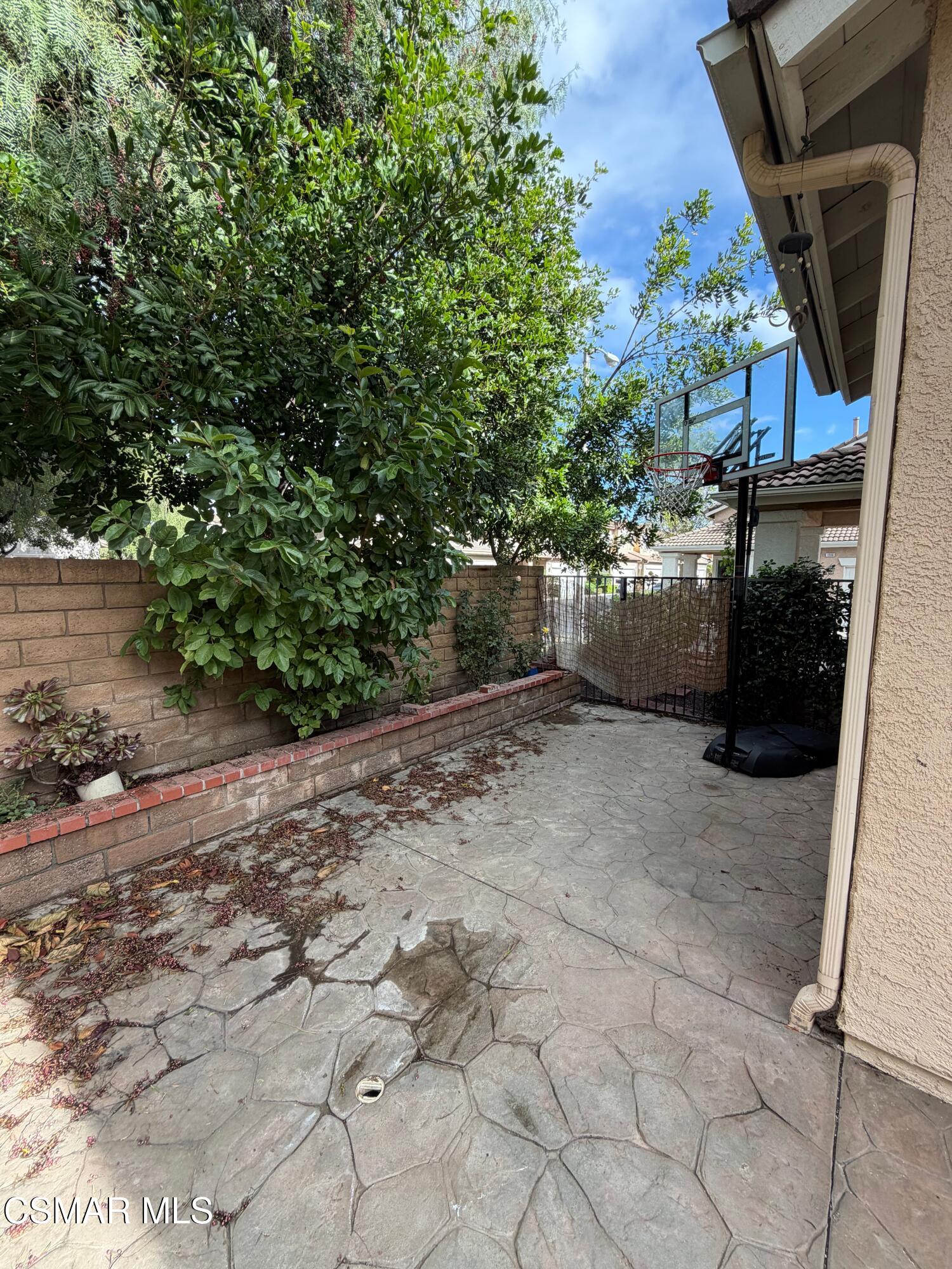 1961 Brookberry Lane Simi Valley, CA 93065 - Photo 19 of 23 a view of a yard