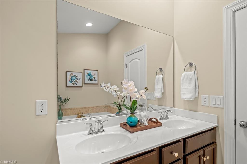 633 Stags Leap Court High Point, NC 27265 - Photo 21 of 40 Dual Vanities