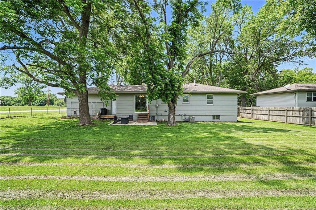 601 Mark Street Lathrop, MO 64465 - Photo 24 of 33