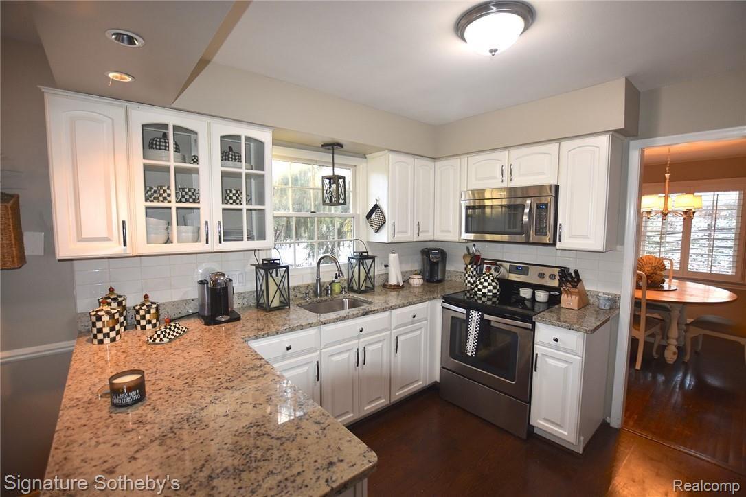 792 Foxhall Road Bloomfield Hills, MI 48304 - Photo 5 of 39 4.JPG