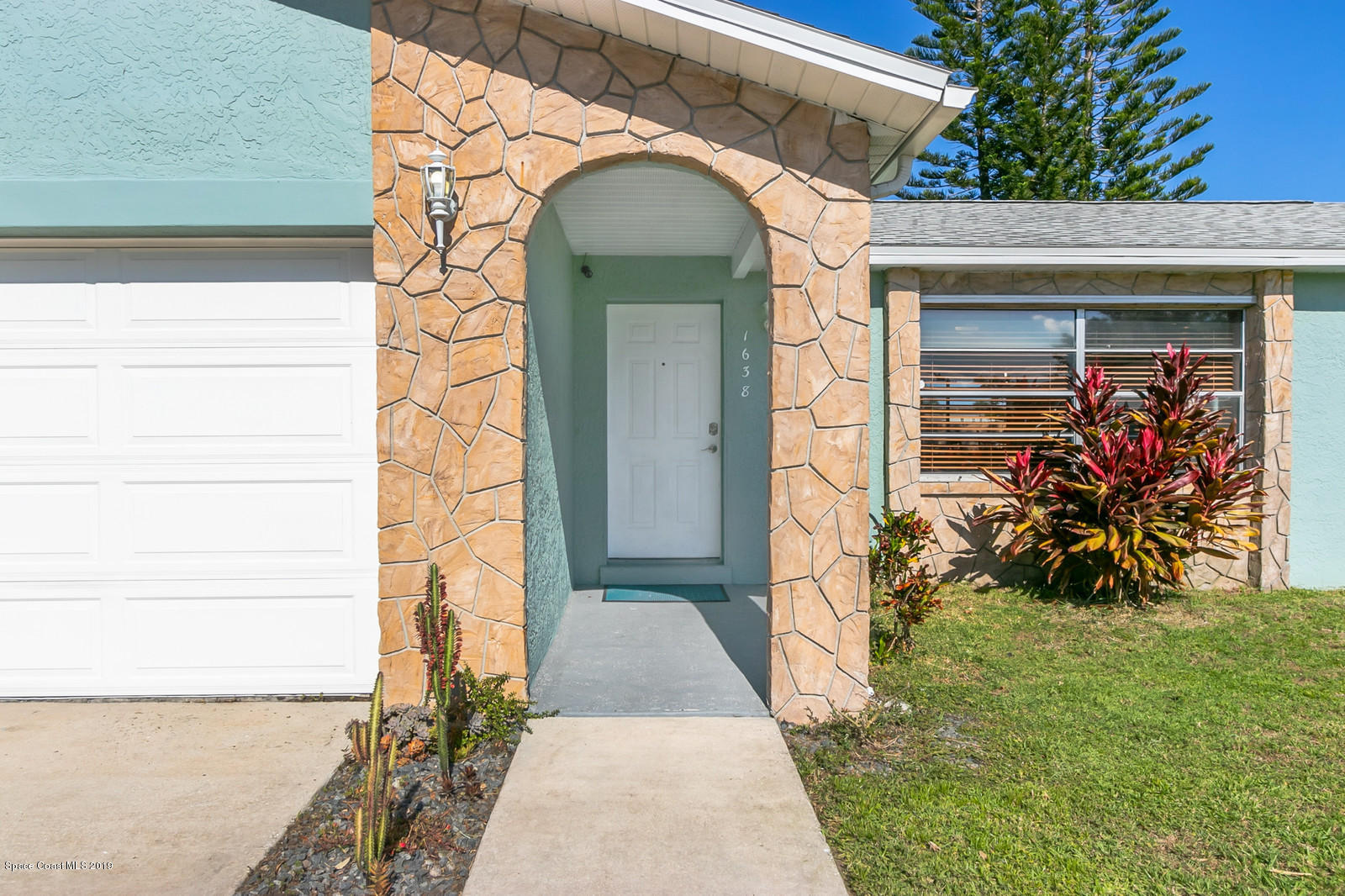 1638 West Shores Road Melbourne, FL 32935 - Photo 3 of 20 17_1638WShoresRdMelbourne022_mls