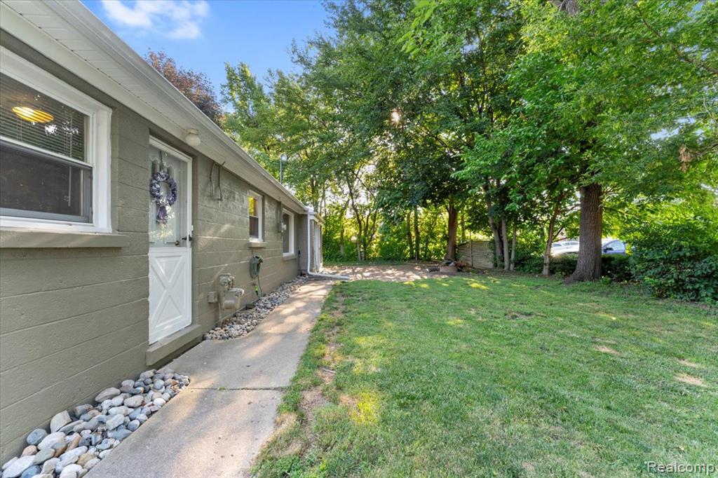 9036 Reeck Road Allen Park, MI 48101 - Photo 19 of 24